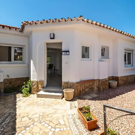 Calle Marbella Chalet With Garden By *